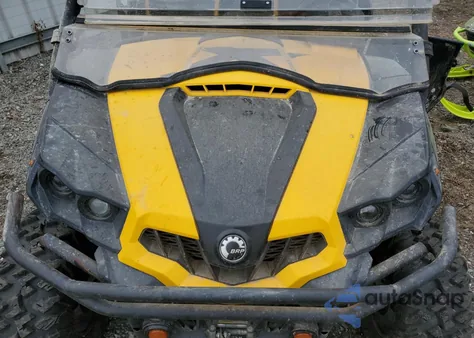 2011 Can Am Commander 1000X z USA, uszkodzony, nr VIN 3JBKXLP1XBJ001049